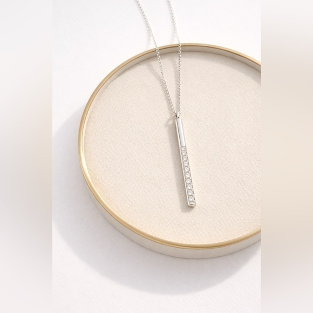 Banana Republic silver plate pendant w/pavé crystals & long chain ⛓️💥